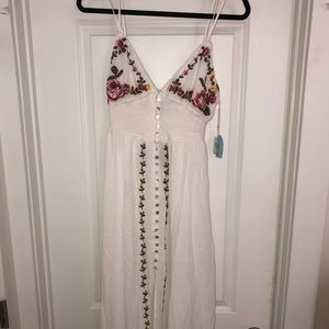 White maxi floral dress